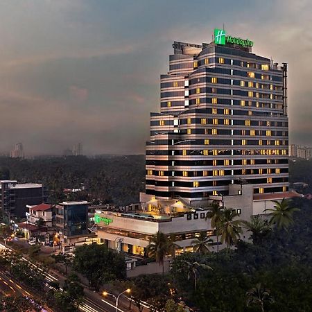 Holiday Inn Cochin, An Ihg Hotel Kochi Exterior photo