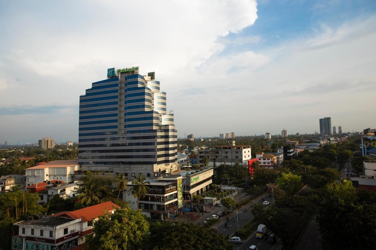 Holiday Inn Cochin, An Ihg Hotel Kochi Exterior photo